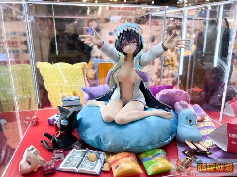 PantyParrotkaijuprincessfigurewabay01