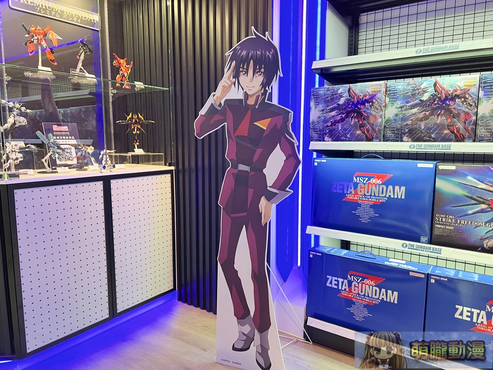 「Figure-rise Standard 拉克絲GUNDAM BASE 配色」、鋼彈SEEDFREEDOM 形象配色展示架於台北鋼彈旗艦店販售中 12 gundambasetwfrlacusspecialgoods08