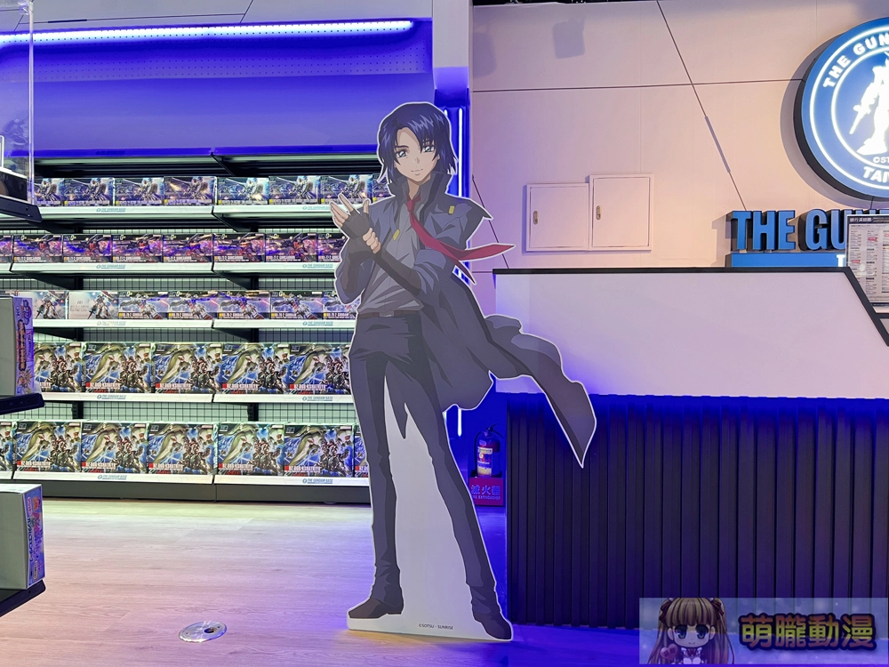 「Figure-rise Standard 拉克絲GUNDAM BASE 配色」、鋼彈SEEDFREEDOM 形象配色展示架於台北鋼彈旗艦店販售中 13 gundambasetwfrlacusspecialgoods09