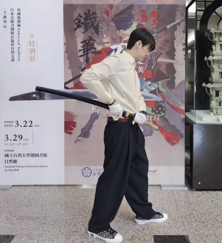 「鐵華刃韵—日本刀之美」於台大總圖一樓開展中 追尋動漫文化轉譯的歷史軌跡 106 2025marchetherealauctioneersswordevent108