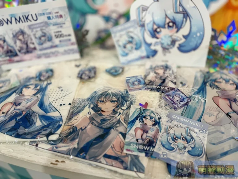 「初音未來 快閃店 SNOW MIKU & Piapro Characters Flower*Retro Look」將自2月7日起在松山文創舉辦 3 2026febSNOWMIKUPiaproCharactersFlowerRetrevent01