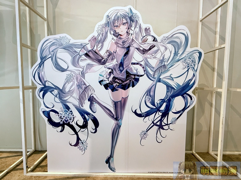 「初音未來 快閃店 SNOW MIKU & Piapro Characters Flower*Retro Look」將自2月7日起在松山文創舉辦 13 2026febSNOWMIKUPiaproCharactersFlowerRetrevent01 1