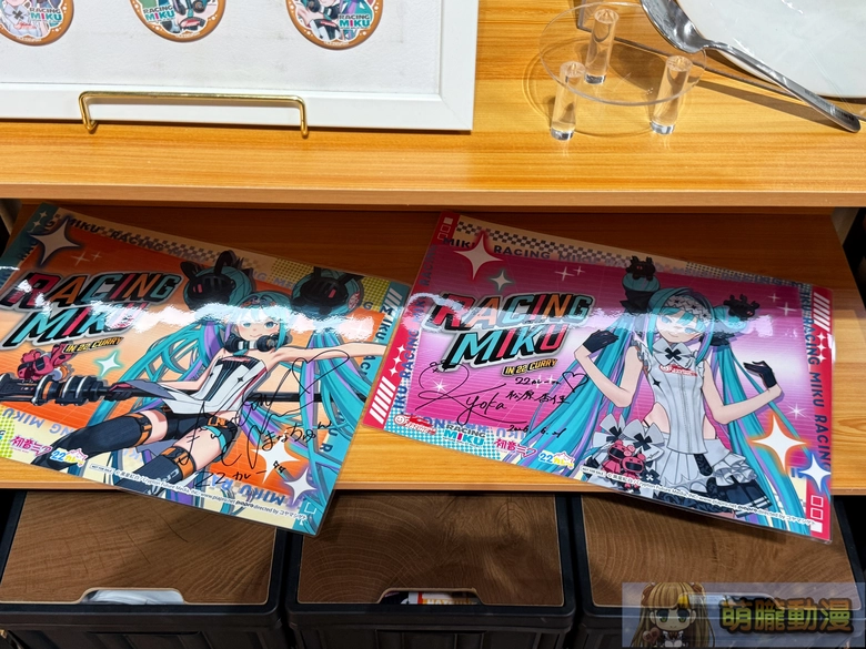「RACING MIKU 2026 ver. 聯名咖啡廳 in A-BASE 」 7月17日-8月16日於西門開設 13 2026racingmikupopabasetwevent16